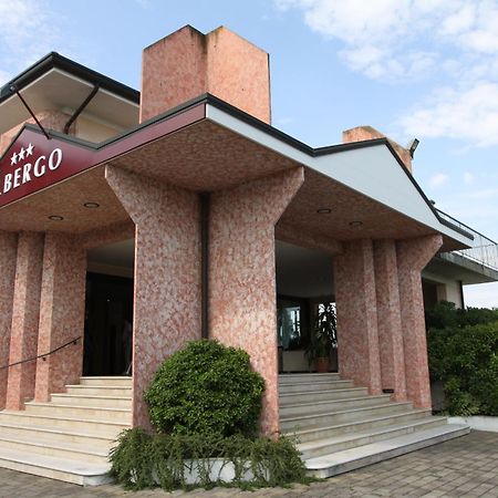 Albergo Grappolo D'Oro 몬테벨루나 외부 사진