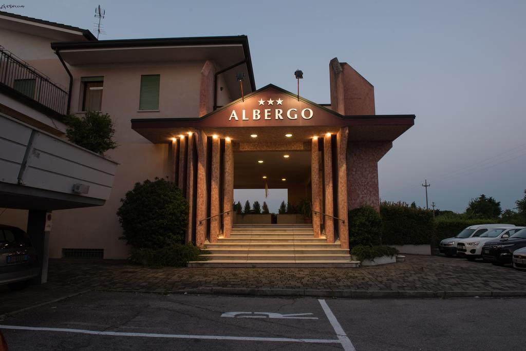 Albergo Grappolo D'Oro 몬테벨루나 외부 사진