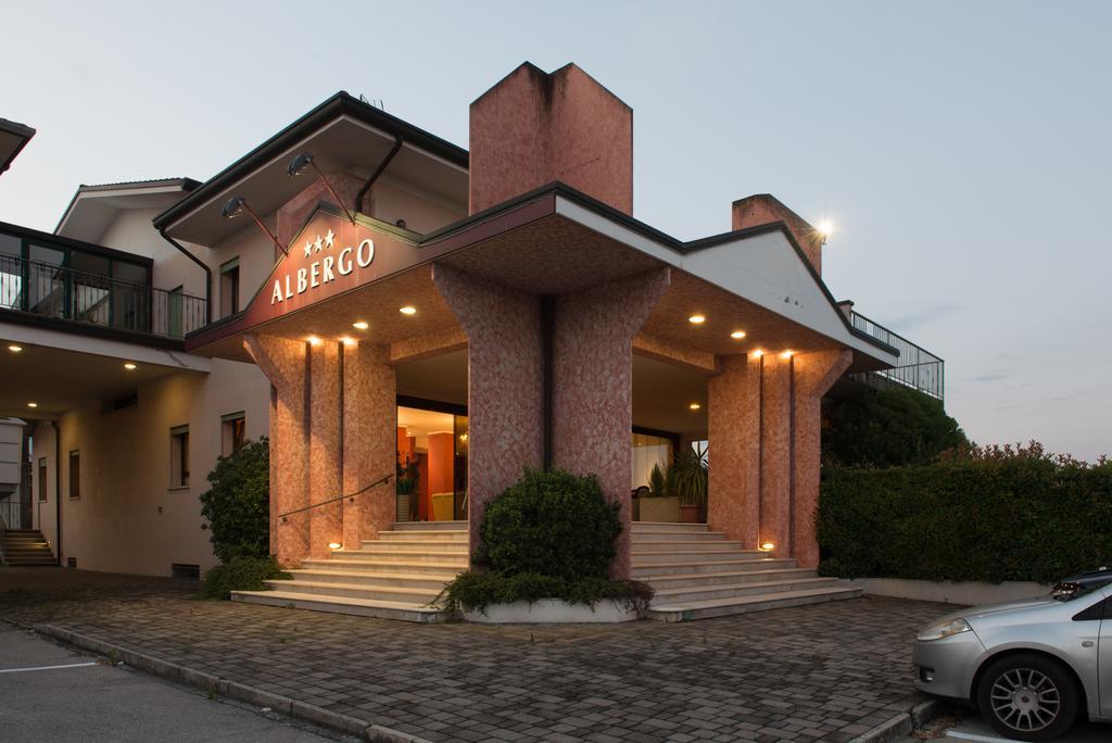 Albergo Grappolo D'Oro 몬테벨루나 외부 사진