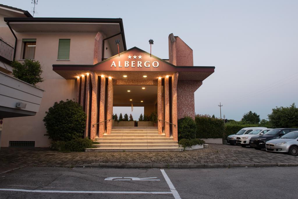 Albergo Grappolo D'Oro 몬테벨루나 외부 사진